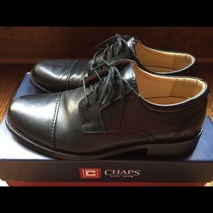 Men's Chaps Black Leather Dress Shoes.